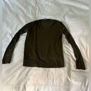 COS - army green light v neck knit long sleeve sweater XS 0/2